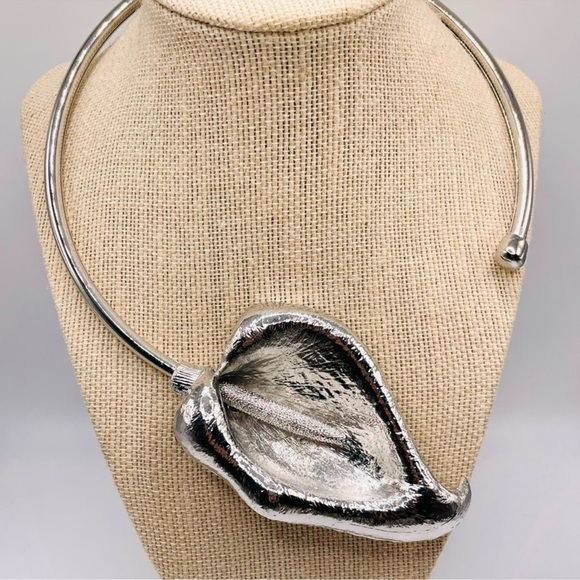 Zara Silver Calla Lily Metal Choker - Picture 1 of 2
